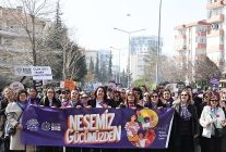 niluferde 8 mart etkinlikleri esitlik ses ister biz buradayiz sloganiyla basliyor