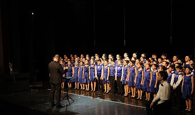 Nilüfer’de üç koro aynı sahnede buluştu 1 niluferde uc koro ayni sahnede bulustu