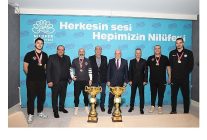 niluferin sampiyon kizlari kupalari baskan sadi ozdemire getirdi