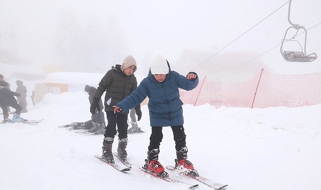 Osmangazi Belediyesi’nden Çocuklara Uludağ’da Kayak Sürprizi 1 osmangazi belediyesinden cocuklara uludagda kayak surprizi