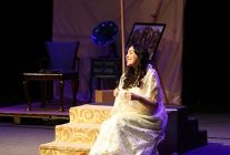 retro tiyatro toplulugu huzur apartmani oyunu ile tiyatro sahnesine damga vurdu