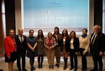 saglik calisanlarinin asilanmasi ile rol model olusturulmali