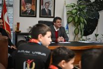 sampiyon karateciler baskan kocamanin konugu oldu