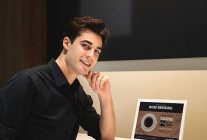 samsung biyo recine ile uretilen ilk 13 inclik renkli e paper ekranini tanitti