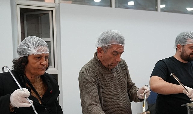 Seferihisar’da Ramazan dayanışması ilk iftarla başladı 1 seferihisarda ramazan dayanismasi ilk iftarla basladi