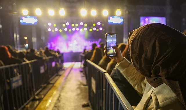 selcukluda binlerce genc kis etkinliginde bulustu