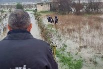 selde mahsur kalanlarin imdadina buyuksehir itfaiyesi yetisti