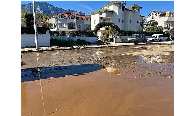 siddetli yagis sonrasi 50 traktor balcik ve kum temizlendi