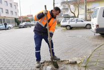 temizlik isleri ekipleri 7 24 sahada