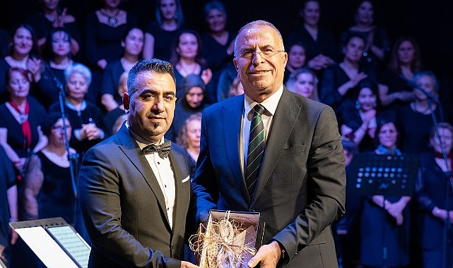 turk halk muziginin seckin eserleri gaziemirde yankilandi