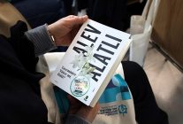 yazar alev alatli adini tasiyan kutuphanede anildi