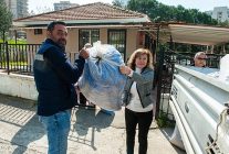 aliagadan karsiyakaya iyilik koprusu mavi kapak kampanyasina 200 kilogramlik destek