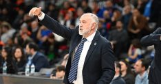 anadolu efes asvel karsisinda parkede