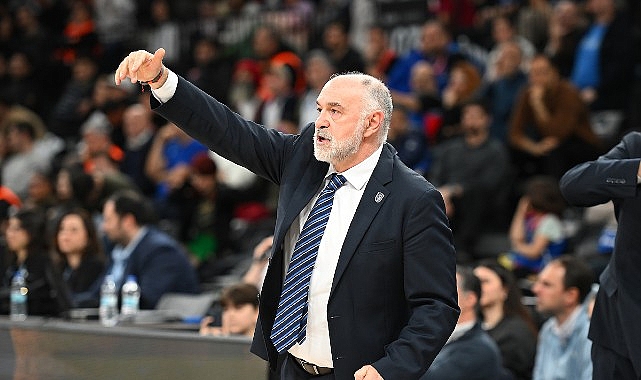 anadolu efes asvel karsisinda parkede
