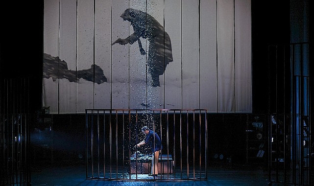 anne kafamda bit var oyunu dunya promiyerini yapti