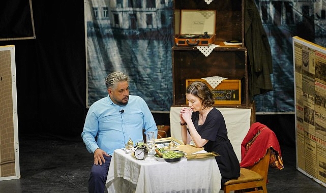 ayvalikta duygu dolu tiyatro aksami