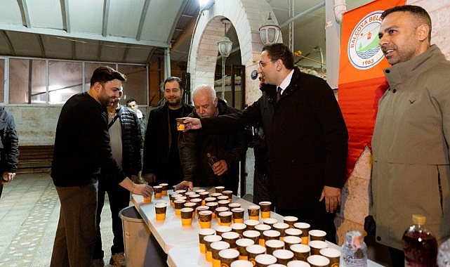 balcovada kadir gecesinde dayanisma sofrasi kuruldu