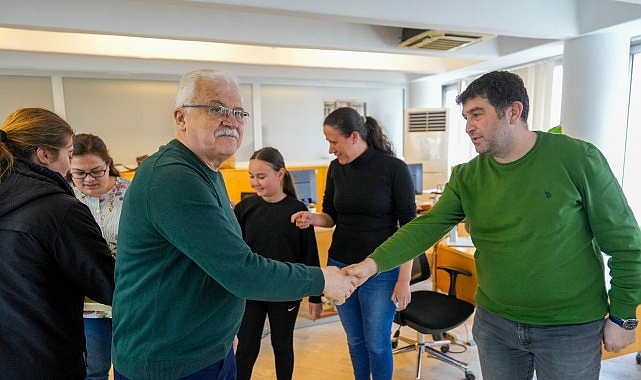 baskan ali kemal deveciler belediye personeliyle bayramlasti