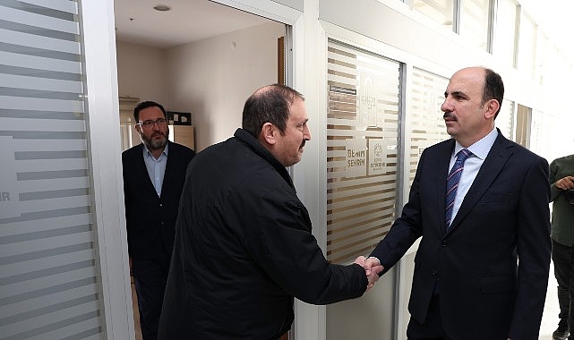 baskan altay belediye birimlerini ziyaret ederek calisanlarla bulustu