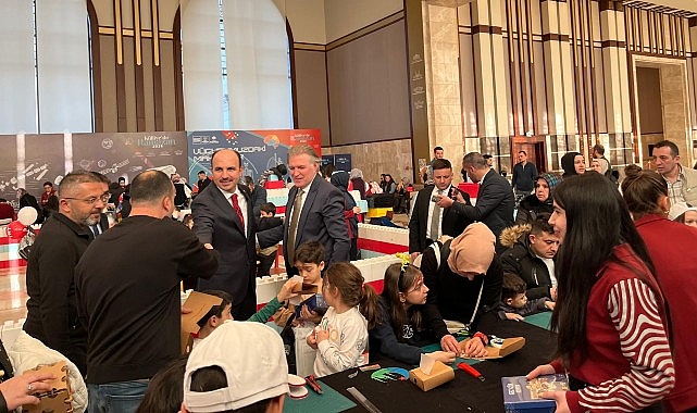 baskan altay kulliyede ramazan etkinliklerinde yer alan konya bilim merkezi etkinlik alaninda cocuklarla bulustu