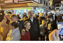 baskan altay ramazanin son teravih namazi sonrasi esnafla ve vatandasla bulustu