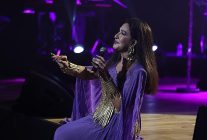 baskan cercioglu 8 mart dunya kadinlar gununde vatandaslari sevilen sanatci nukhet duru ile bulusturdu