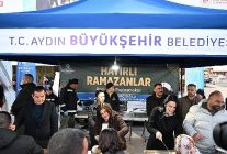 baskan cercioglu ataturk kent meydaninda kurulan iftar sofrasinda vatandaslarla bir araya geldi