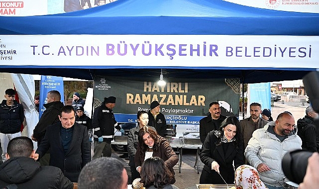 baskan cercioglu ataturk kent meydaninda kurulan iftar sofrasinda vatandaslarla bir araya geldi