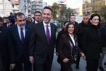 baskan cercioglu bakan bayraktar ile birlikte ataturk kent meydaninda duzenlenen iftarda vatandaslarla bir araya geldi