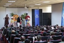 baskan cercioglu koskte minikleri tiyatroyla bulusturdu