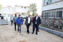 baskan cicek sahada calismalar dolu dizgin suruyor