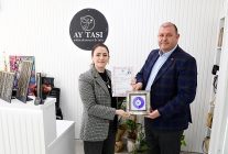 baskan cicekten en anlamli ziyaret