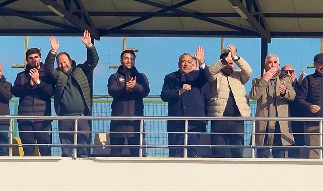 baskan cirpanoglu deplasmanda da takimin yaninda