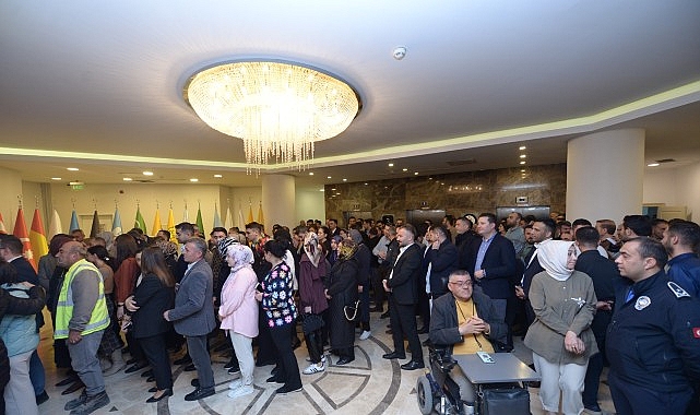 baskan cirpanoglundan belediye personeline bayram mesaji biz buyuk bir aileyiz