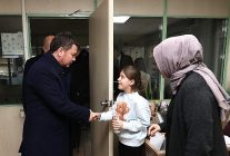 baskan erkan aydin personeliyle tek tek bayramlasti