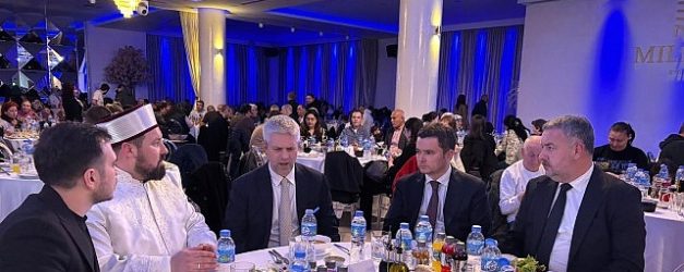 baskan erkan aydindan varnada birlik ve kardeslik mesaji