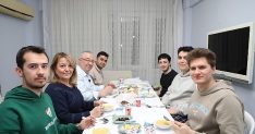 baskan ertas universite ogrencilerinin iftar sofrasina konuk oldu