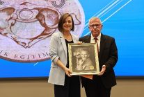 baskan kinaydan guclu kadin guclu toplum vurgusu