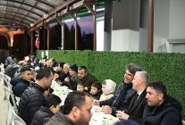 baskan kocaman iftar sofrasinda bulustu