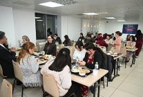 baskan kocaman iftar sofrasinda ogrencilerle bulustu