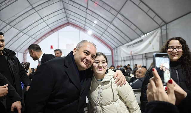 baskan mesut ozarslan iftar cadirinda vatandaslarla oruc acti