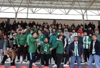 baskan ozarslan baglumspora tribunden destek verdi galibiyet sevincini paylasti