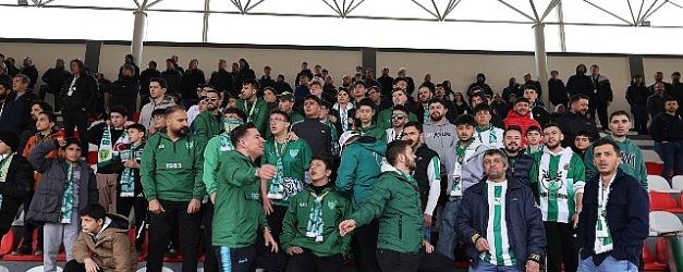 baskan ozarslan baglumspora tribunden destek verdi galibiyet sevincini paylasti