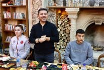 baskan rasim ari sporcu genclerle sahur yapti