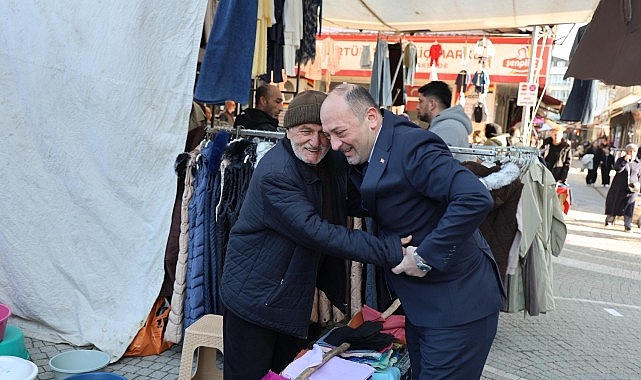 baskan selcuk yildizdan bayram sonrasi pazar ziyareti hemsehrilerimizle gonul gonuleyiz