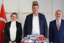 baskan yetiskin oyuncaklari cocuklara kendi ellerimle dagitacagim