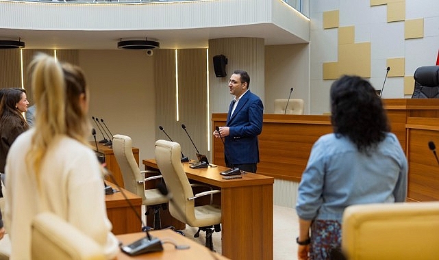 baskan yigit yeni evlenen ciftlere destek kartlarini teslim etti