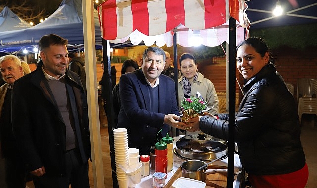 bayindirda muzik ve ciceklerle dolu aksam kadinlar gunu ramazan sokaginda kutlandi