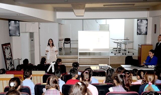 bayraklida 14 okulda 2 bin 200 ogrenciye hijyen egitimi