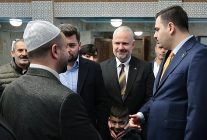 binlerce menemenli tek yurek oldu